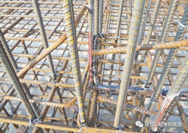 中建八局承建的深圳世界交流中心（一期）项目钢结构首吊成功
